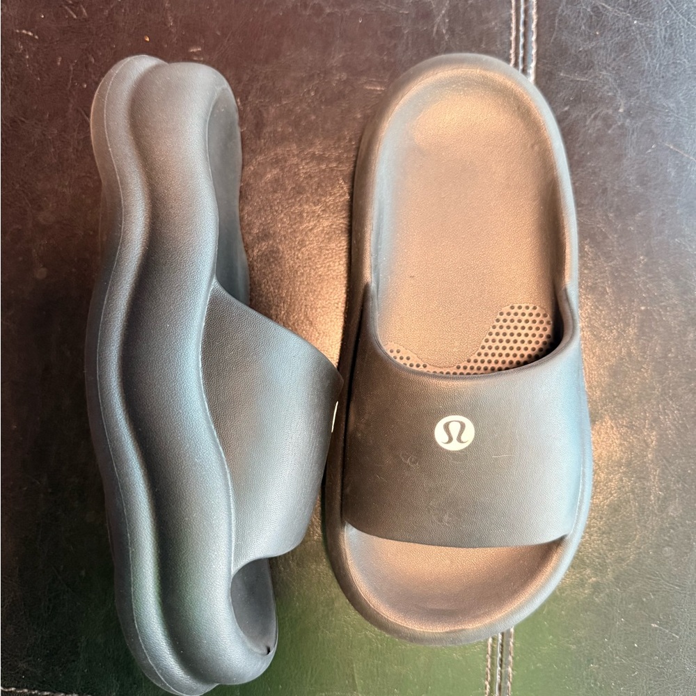 (Clearance) Lululemon Black Soft Rubber Slide Sandals with Logo Women’s size 5